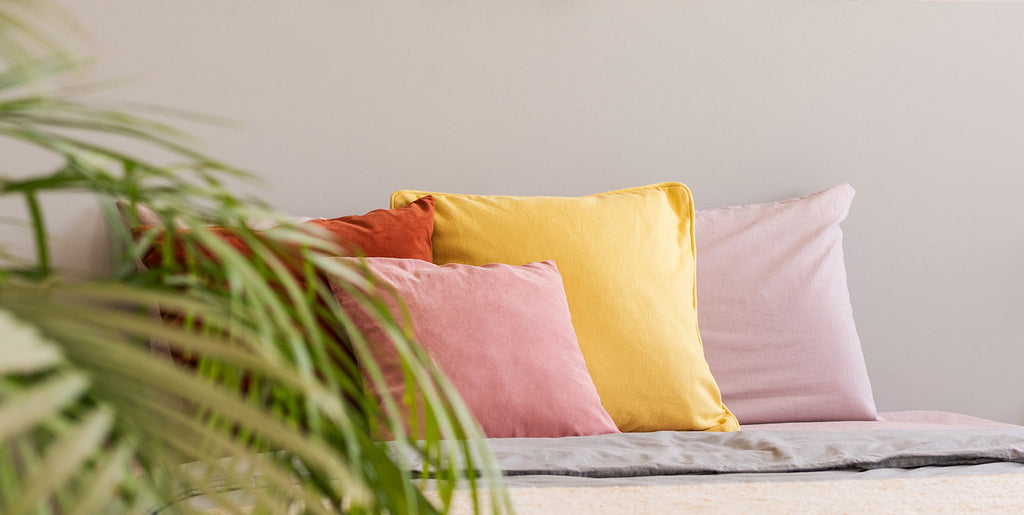STYLING THE SEASONS: PILLOWS