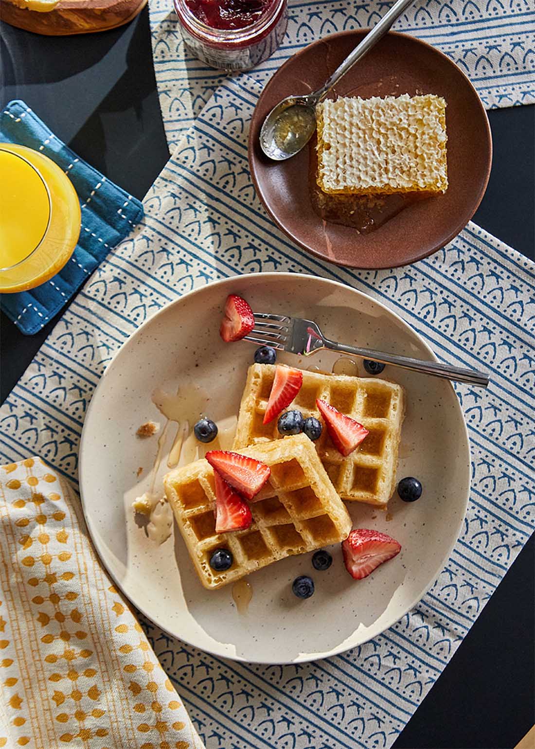 Block Print Graphic Placemat - Thumbnail 2