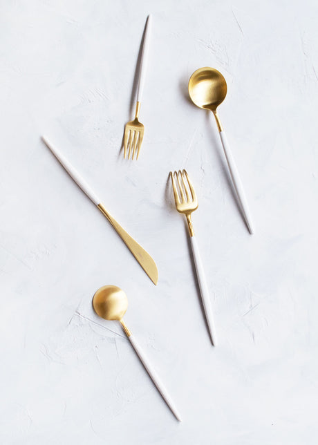 Cutipol Goa Flatware 5pc Set, White & Gold