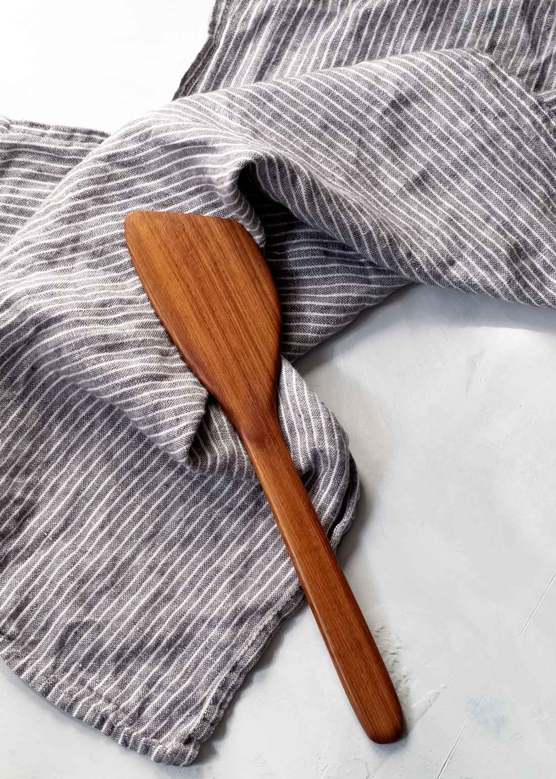 Itza Hard Angled Wood Spatula – Minzuu